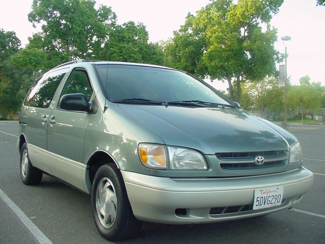 Toyota Sienna 1998 photo 1