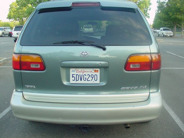 Toyota Sienna 1998 photo 4