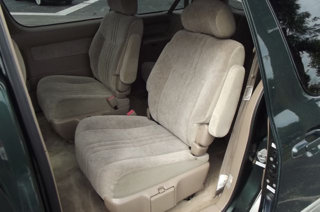 Toyota Sienna 1999 photo 4