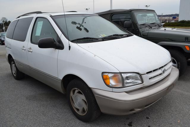 Toyota Sienna 1999 photo 1