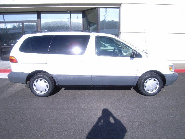 Toyota Sienna 1999 photo 5