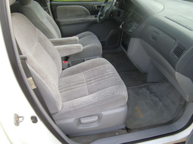 Toyota Sienna 1999 photo 2
