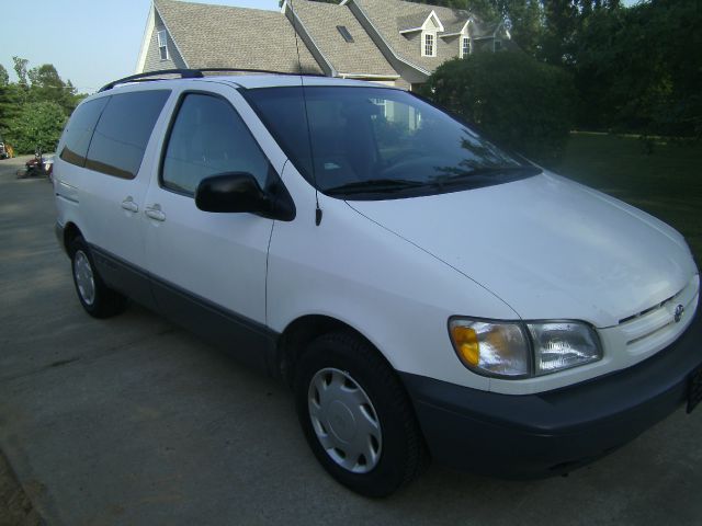 Toyota Sienna 1999 photo 4