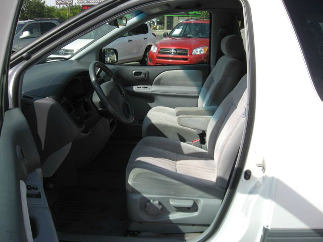 Toyota Sienna 1999 photo 4
