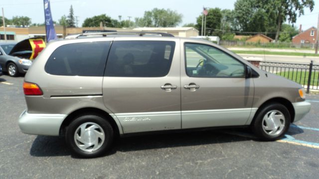 Toyota Sienna 1999 photo 1