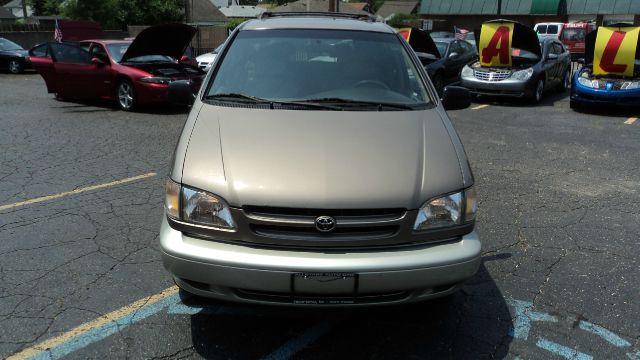 Toyota Sienna 1999 photo 2