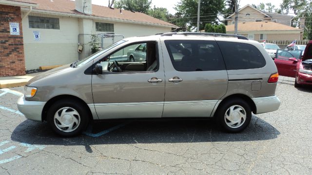 Toyota Sienna 1999 photo 4