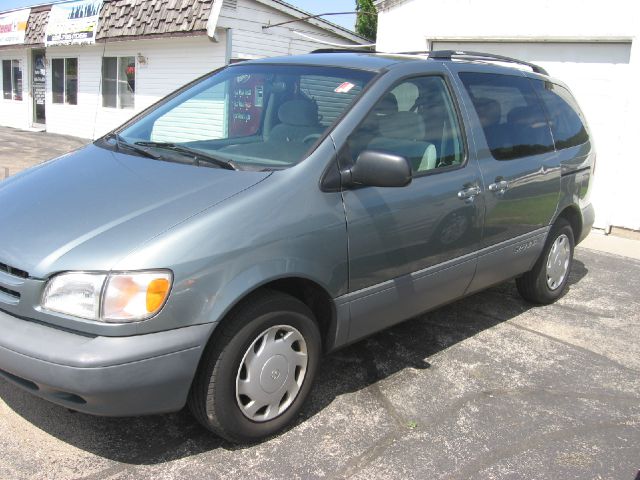 Toyota Sienna 1999 photo 1