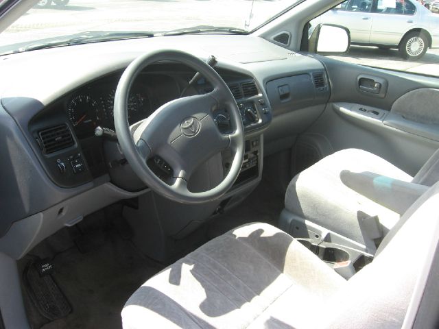 Toyota Sienna 1999 photo 2