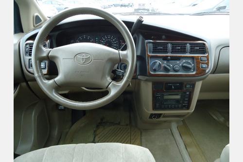 Toyota Sienna 1999 photo 1