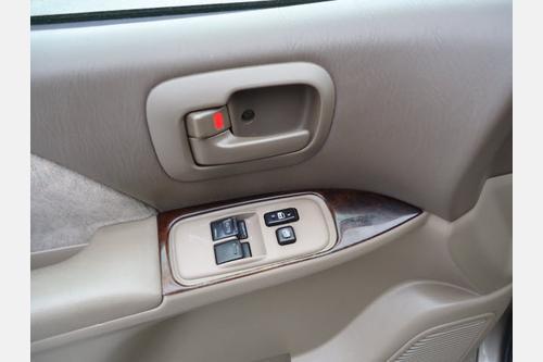 Toyota Sienna 1999 photo 2