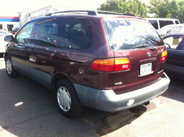 Toyota Sienna 1999 photo 2