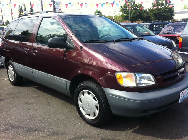 Toyota Sienna 1999 photo 3
