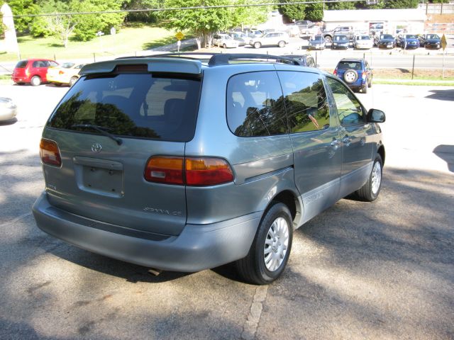 Toyota Sienna 1999 photo 6