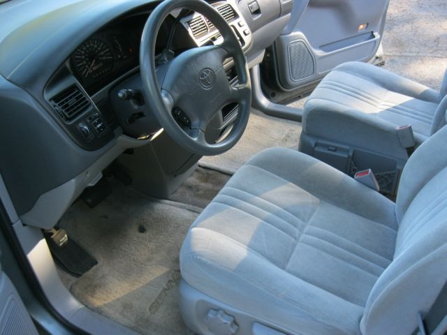 Toyota Sienna 1999 photo 7