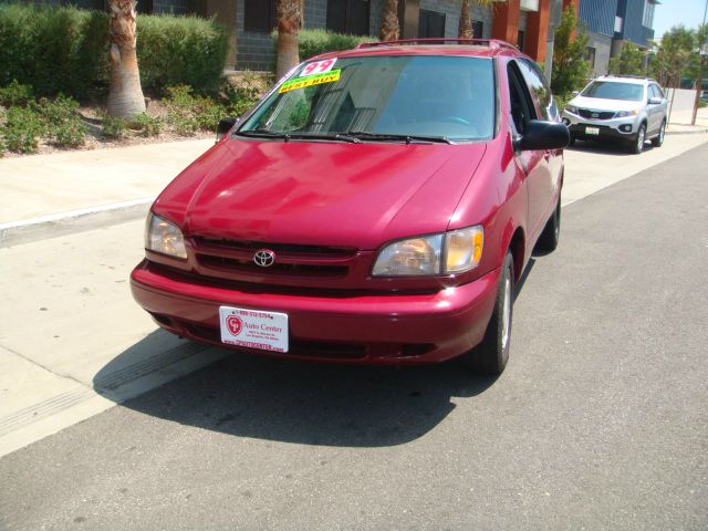 Toyota Sienna 1999 photo 3