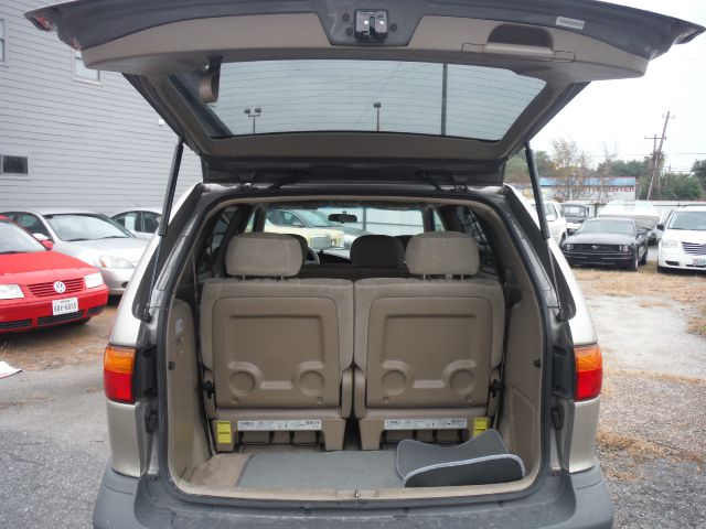 Toyota Sienna 2000 photo 4