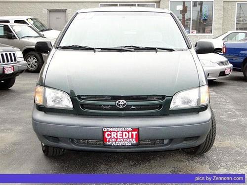 Toyota Sienna 2000 photo 3