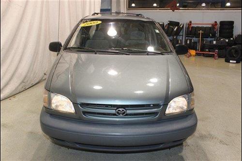 Toyota Sienna 2000 photo 5