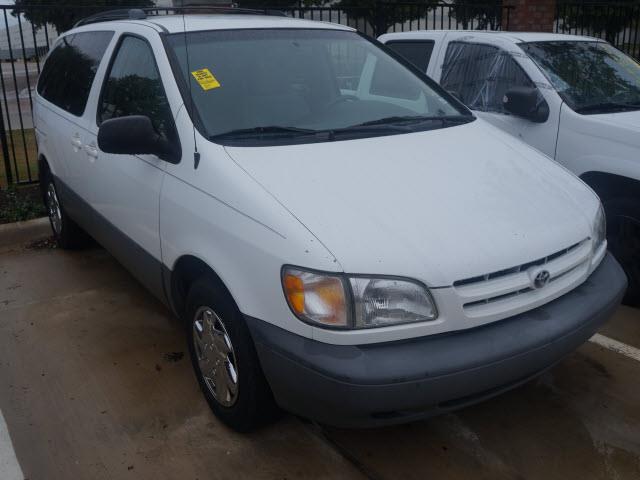 Toyota Sienna 2000 photo 3