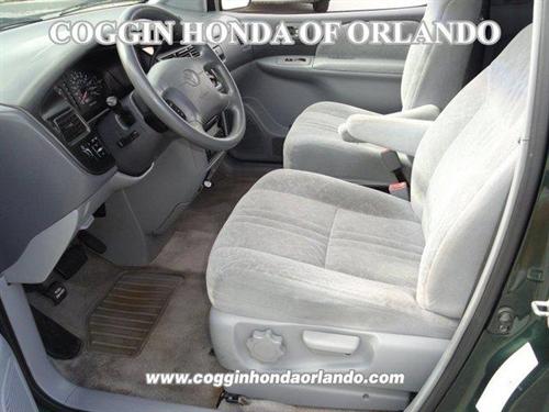 Toyota Sienna 2000 photo 1