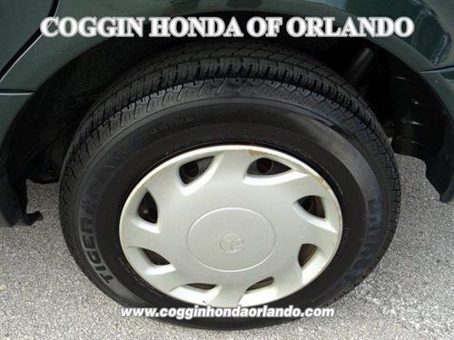 Toyota Sienna 2000 photo 2