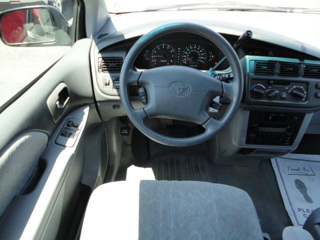 Toyota Sienna 2000 photo 3