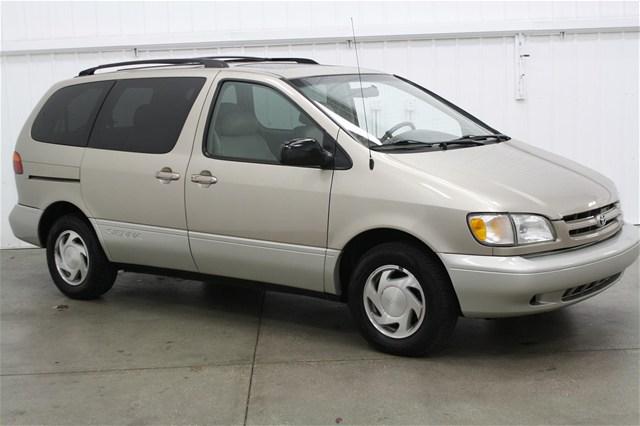 Toyota Sienna 2000 photo 5