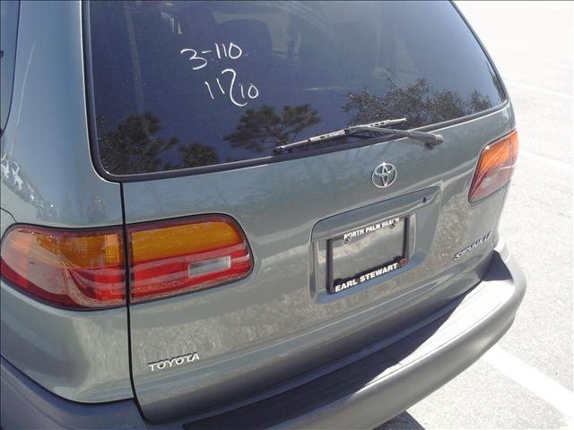Toyota Sienna 2000 photo 4