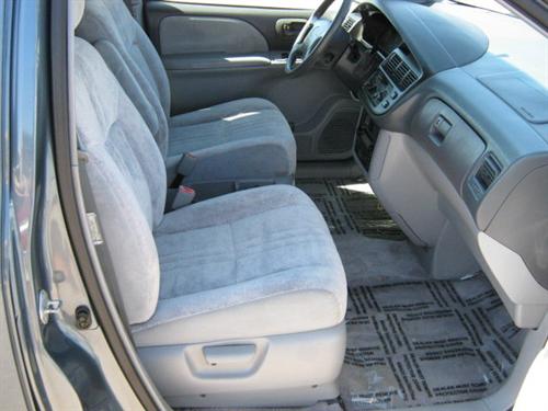 Toyota Sienna 2000 photo 3