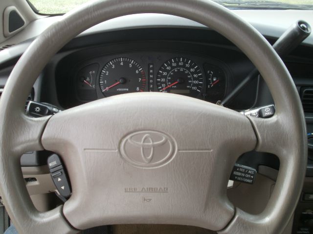 Toyota Sienna 2000 photo 1