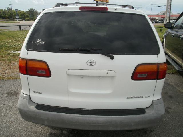 Toyota Sienna 2000 photo 5