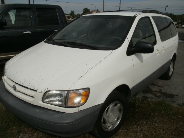 Toyota Sienna 2000 photo 6