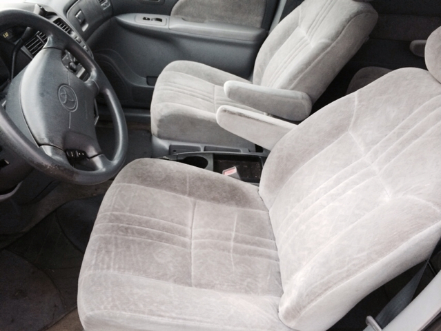 Toyota Sienna 2000 photo 1