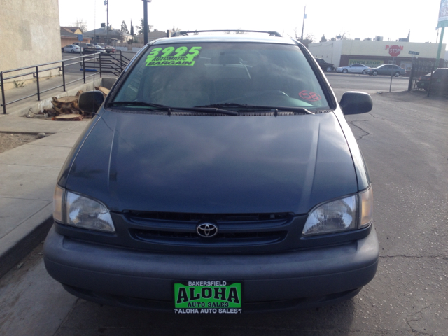 Toyota Sienna 2000 photo 3