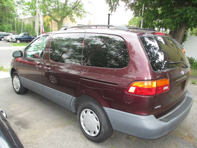 Toyota Sienna SEL Sport Utility 4D MiniVan