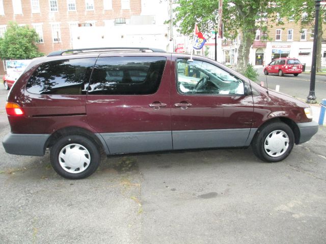 Toyota Sienna 2000 photo 10