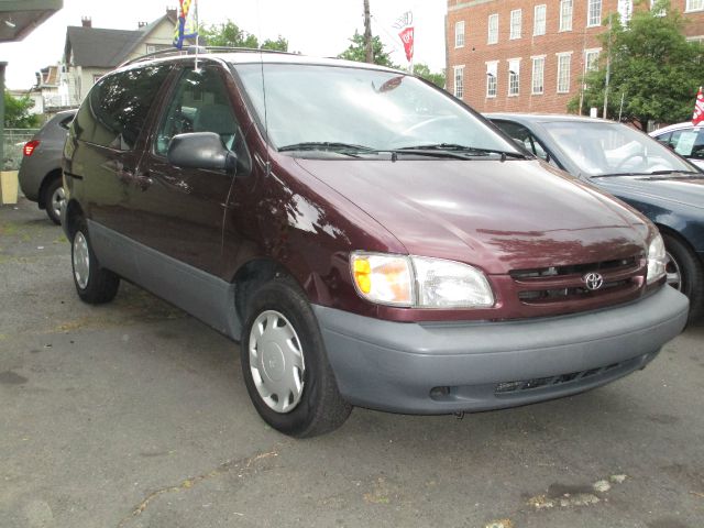 Toyota Sienna 2000 photo 11