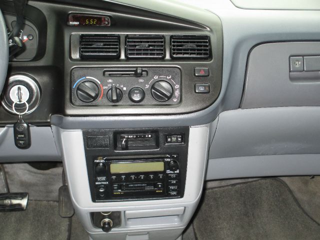 Toyota Sienna 2000 photo 5