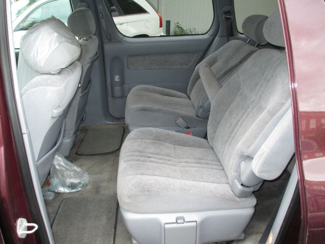 Toyota Sienna 2000 photo 7