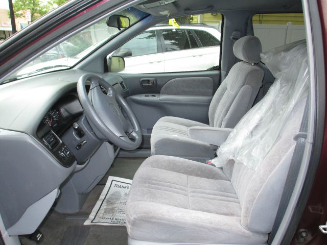 Toyota Sienna 2000 photo 8