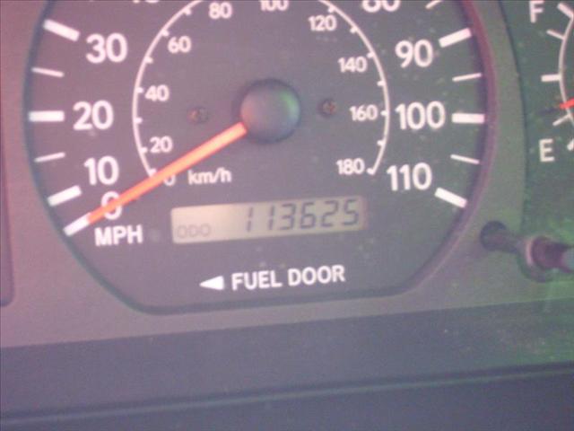 Toyota Sienna 2000 photo 2