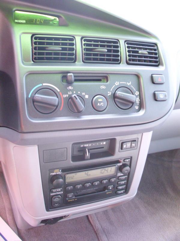 Toyota Sienna 2000 photo 4