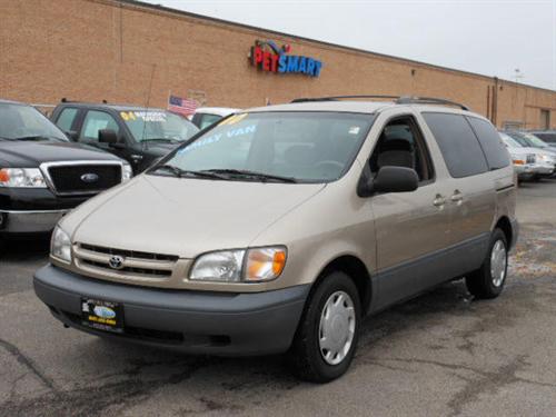 Toyota Sienna 2000 photo 1