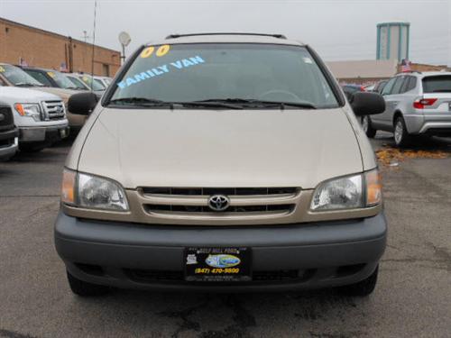 Toyota Sienna 2000 photo 2