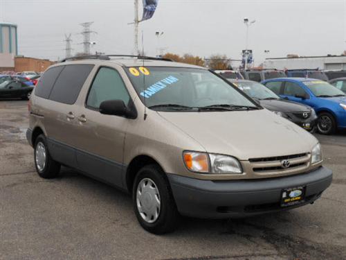 Toyota Sienna 2000 photo 3