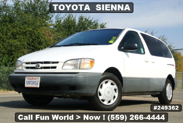 Toyota Sienna 2000 photo 3