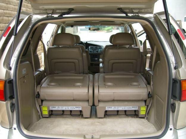 Toyota Sienna 2001 photo 2