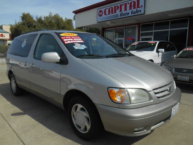 Toyota Sienna 2001 photo 4
