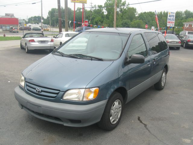 Toyota Sienna 2001 photo 1